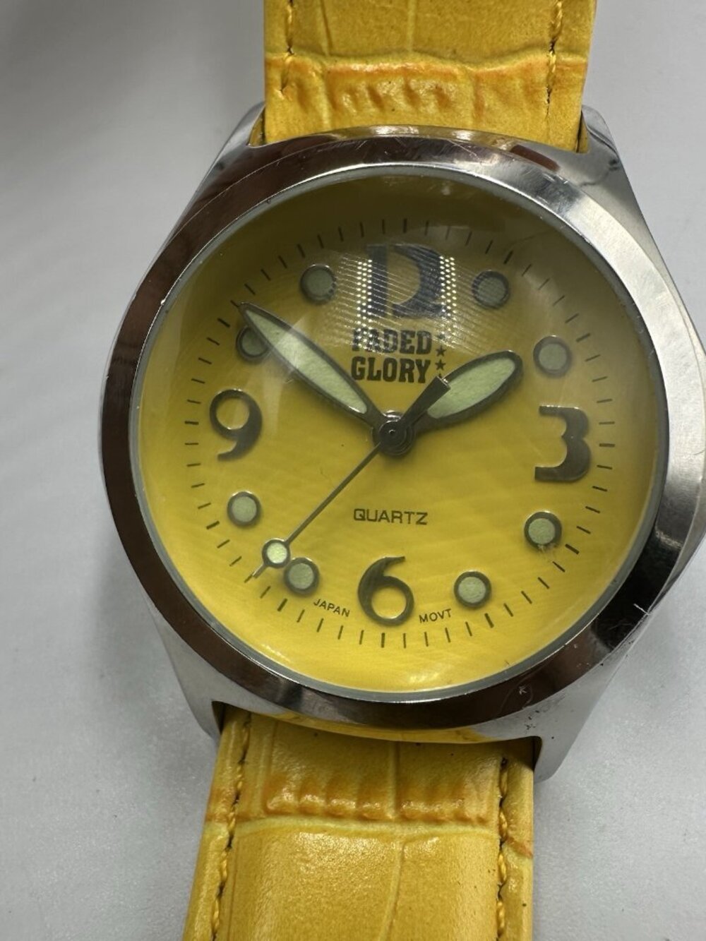 Vintage Faded Glory Watch Women Silver Tone Yellow Band Bubble Crystal Y2K 90s